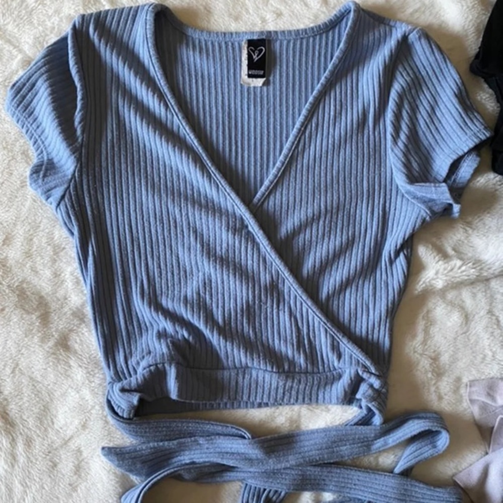Light blue wrap croptop
